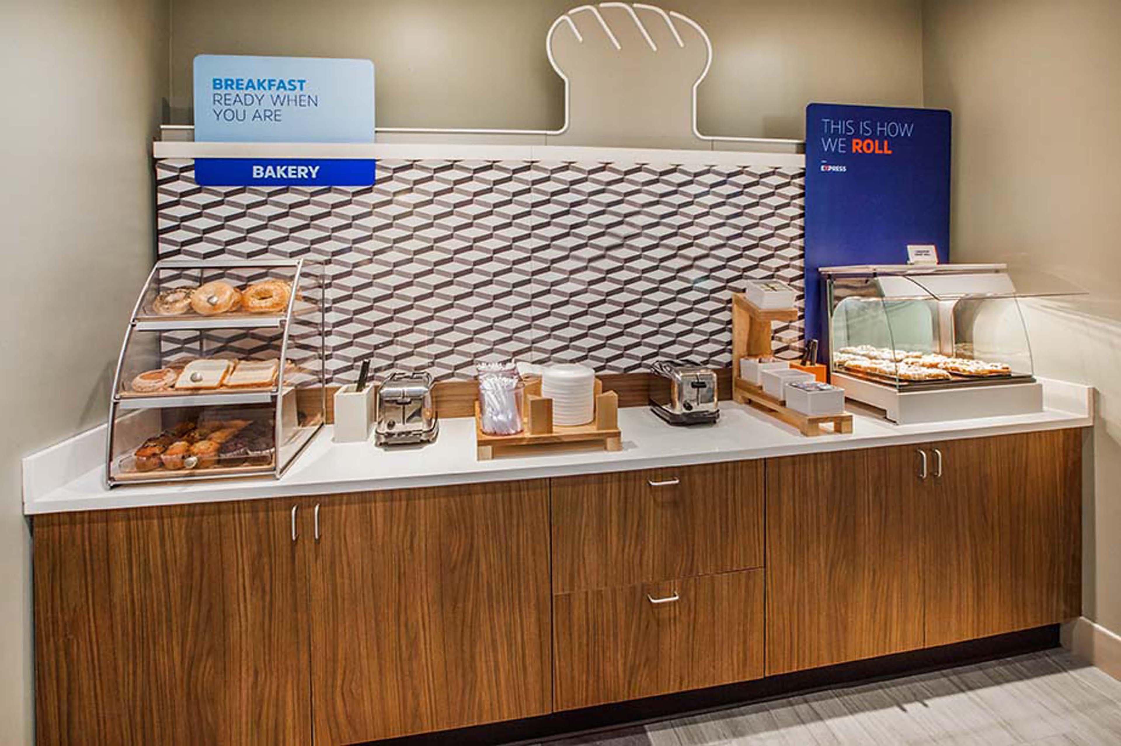 Holiday Inn Express Hotel & Suites Cadillac By Ihg Exteriör bild