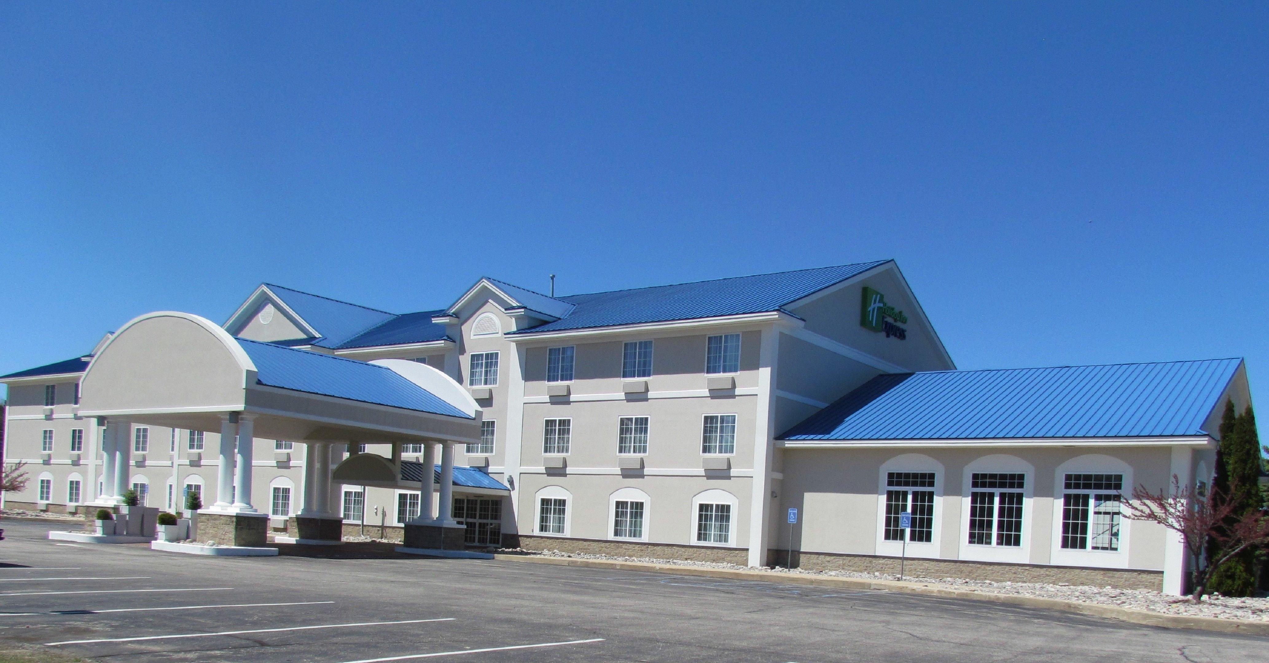 Holiday Inn Express Hotel & Suites Cadillac By Ihg Exteriör bild