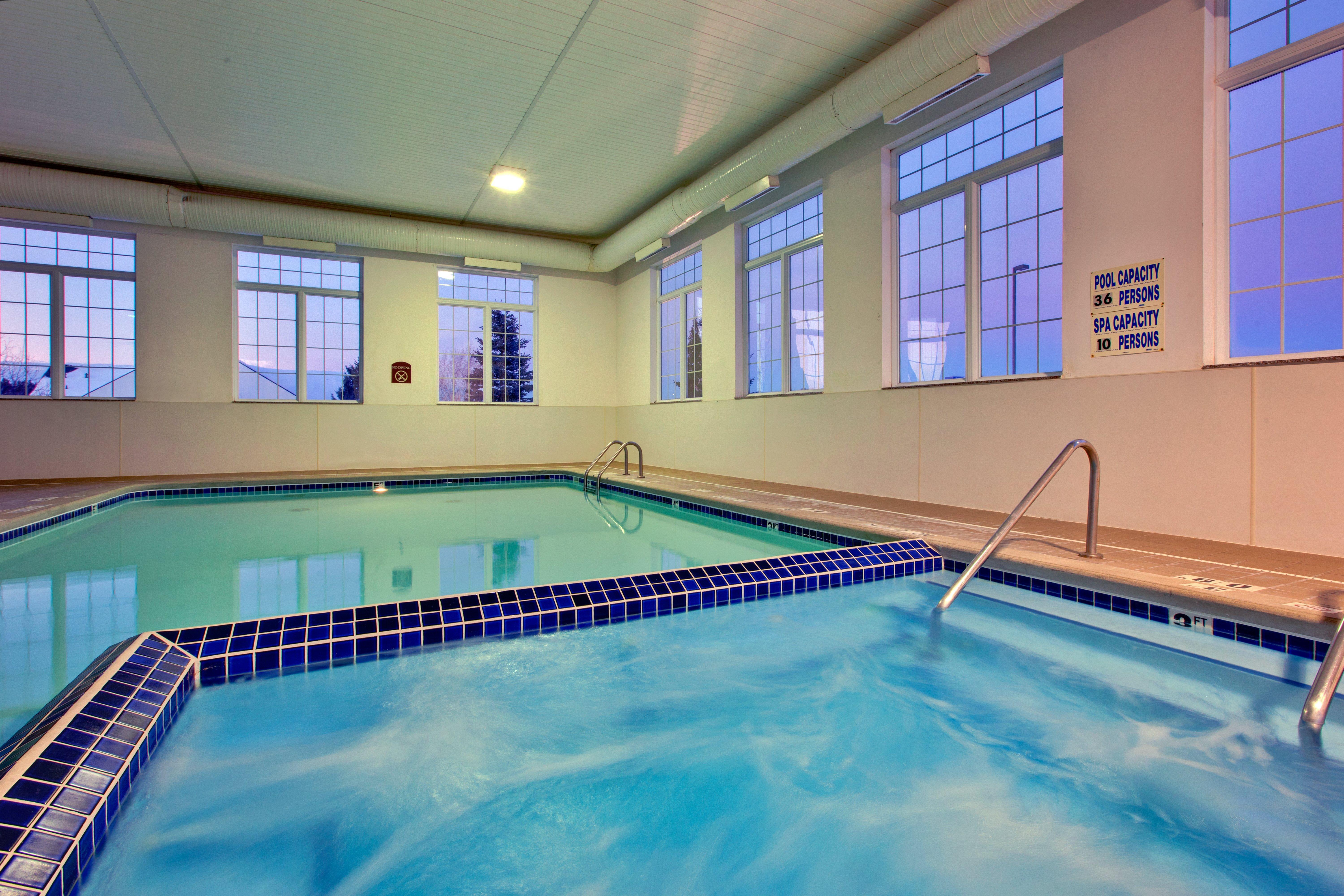 Holiday Inn Express Hotel & Suites Cadillac By Ihg Exteriör bild