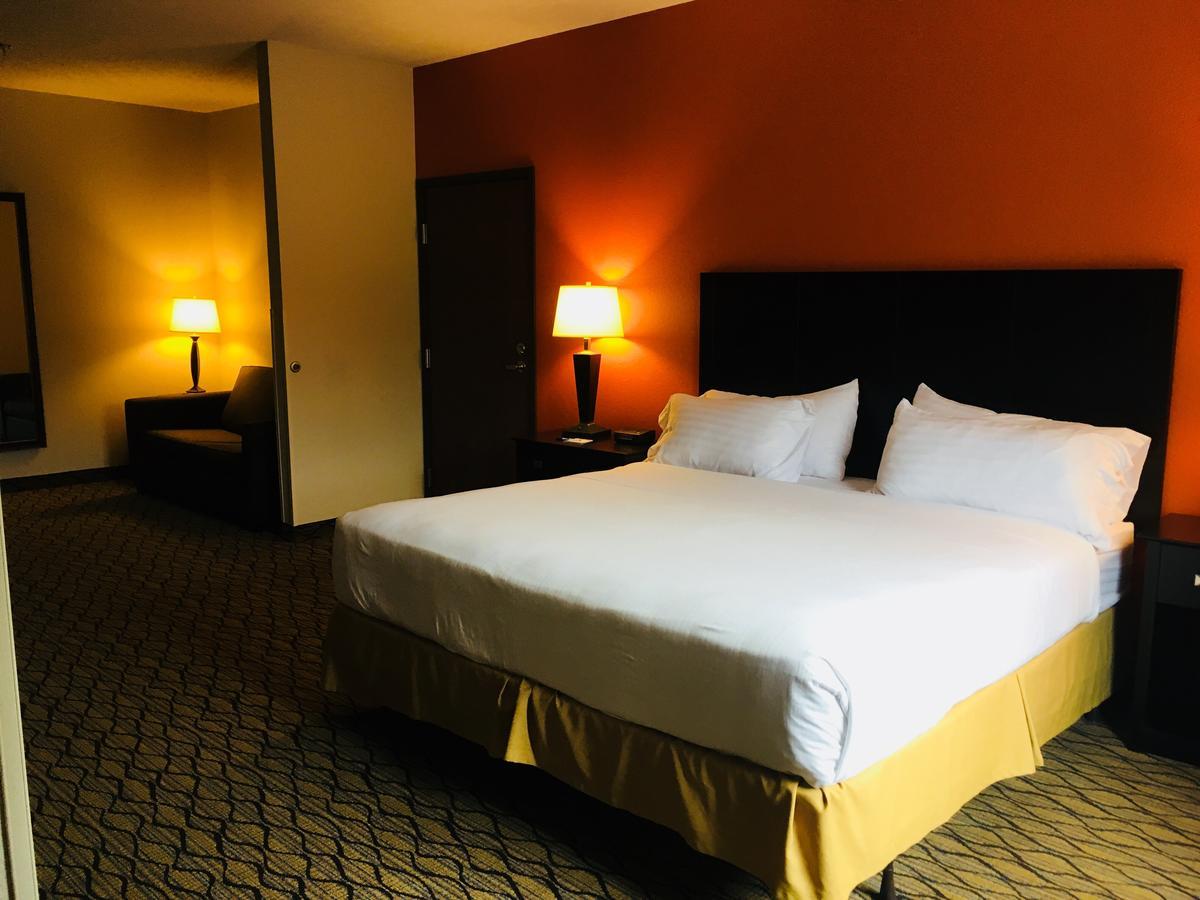 Holiday Inn Express Hotel & Suites Cadillac By Ihg Exteriör bild