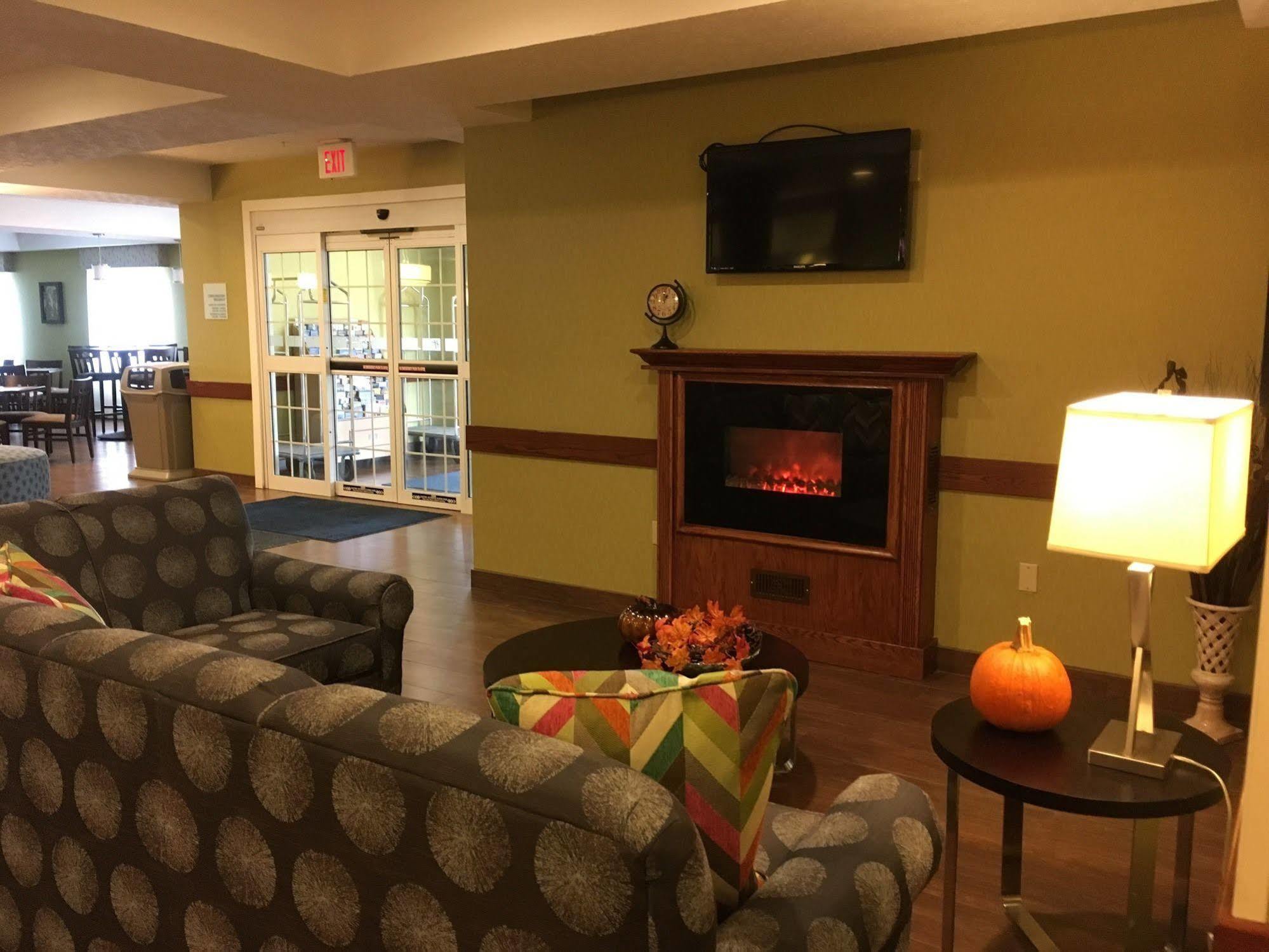 Holiday Inn Express Hotel & Suites Cadillac By Ihg Exteriör bild