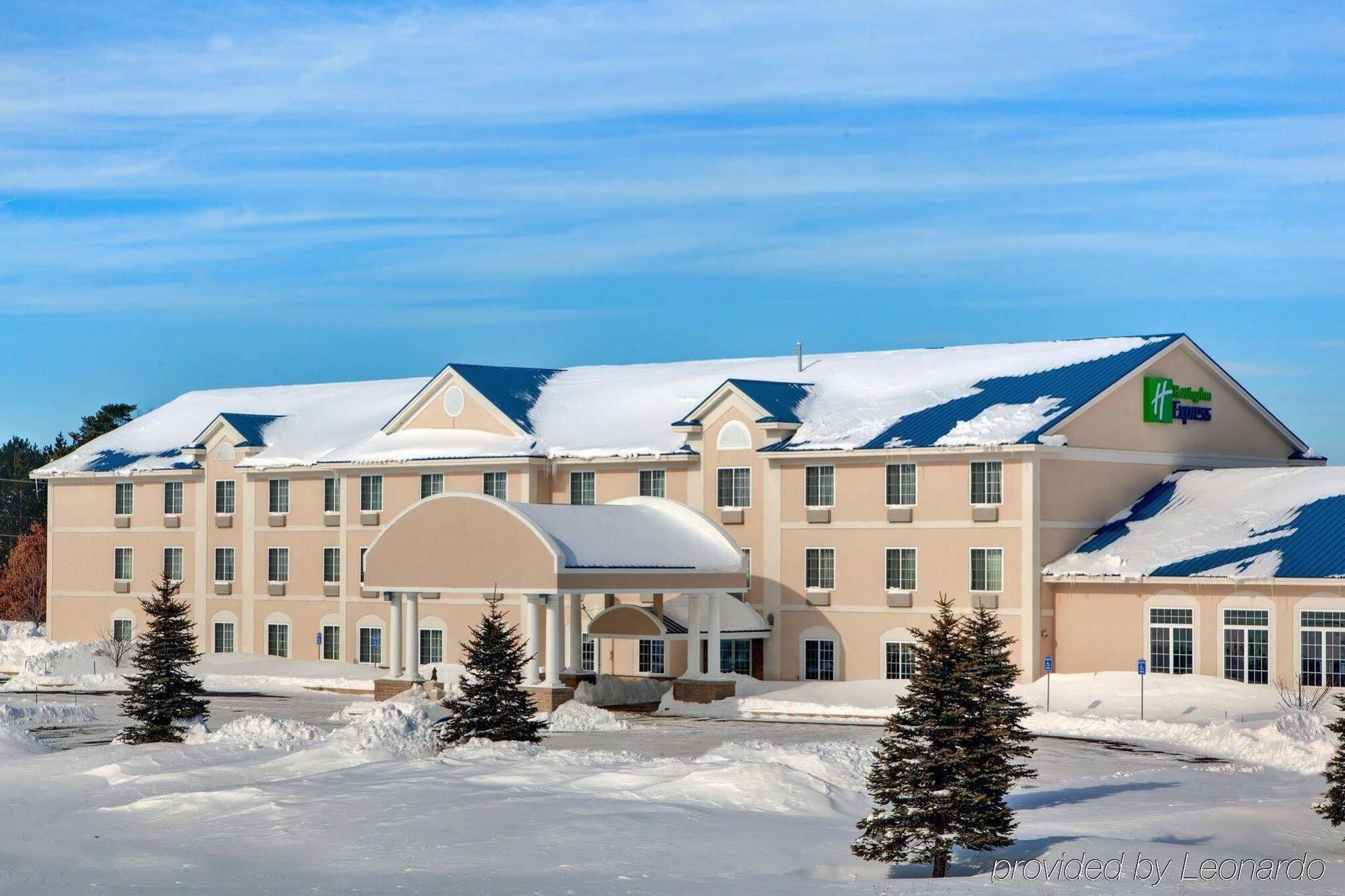 Holiday Inn Express Hotel & Suites Cadillac By Ihg Exteriör bild